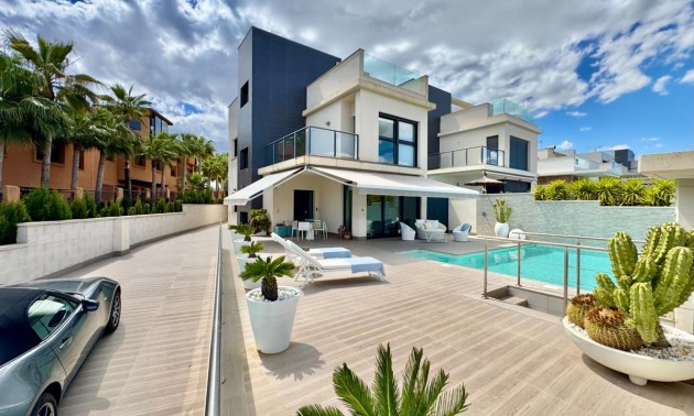 Villa - zum Verkauf - San Miguel De Salinas - San Miguel de Salinas Centro