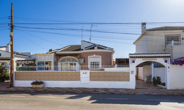 Villa - zum Verkauf - Torrevieja - CSPB-49375