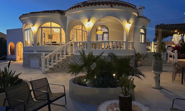 Villa - zum Verkauf - Torrevieja - CSPX-50277