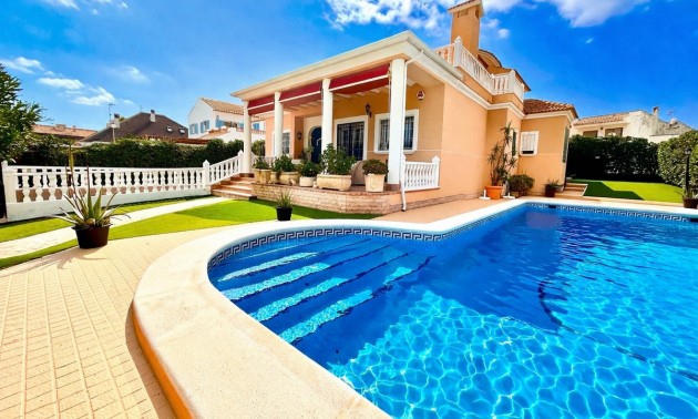 Villa - zum Verkauf - Torrevieja - CSPX-52693