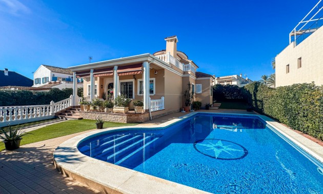 Villa - zum Verkauf - Torrevieja - CSPX-73013