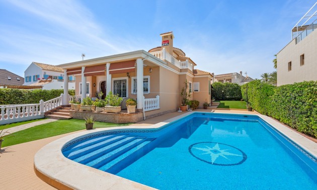 Villa - zum Verkauf - Torrevieja - CSPX-79642