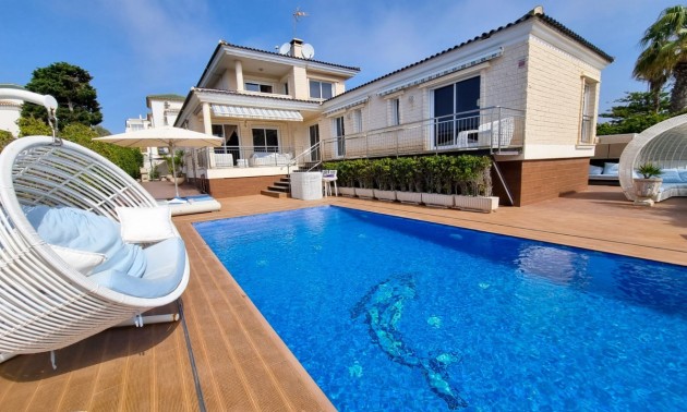 Villa - zum Verkauf - Torrevieja - La Mata