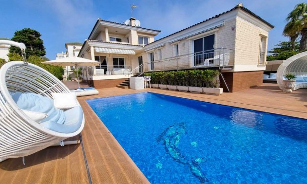 Villa - zum Verkauf - Torrevieja - La Mata