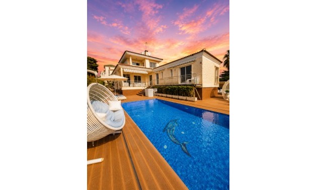Villa - zum Verkauf - Torrevieja - La Mata