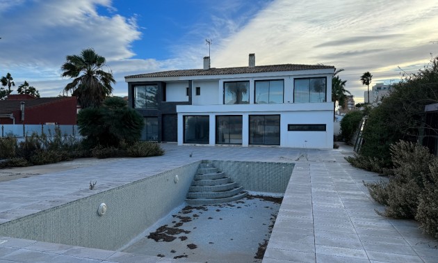 Villa - zum Verkauf - Torrevieja - La Veleta