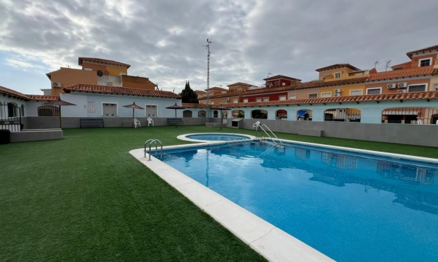 Villa - zum Verkauf - Torrevieja - Torrevieja Centro