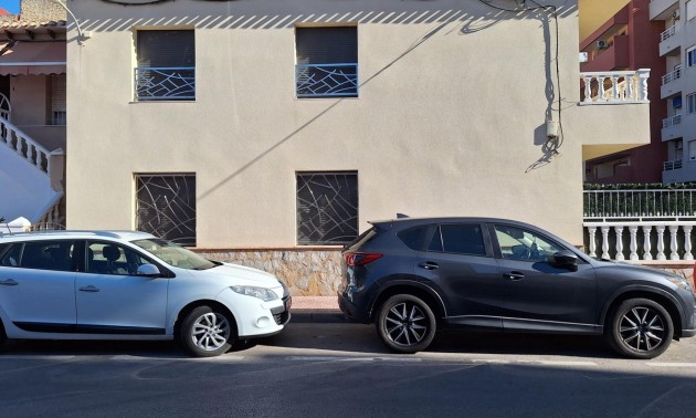 Villa - zum Verkauf - Torrevieja - Torrevieja Centro