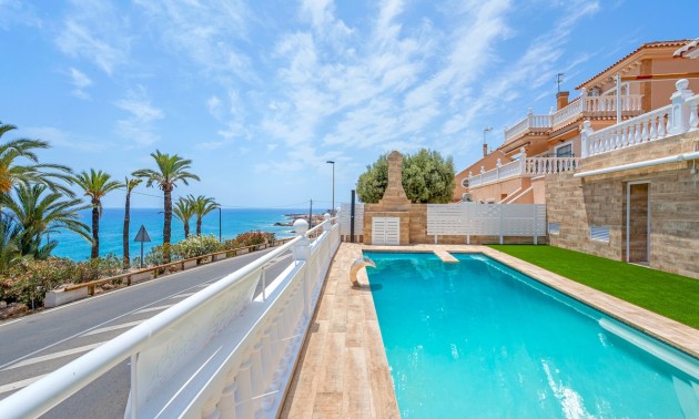 Villa - zum Verkauf - Torrevieja - Torrevieja Centro