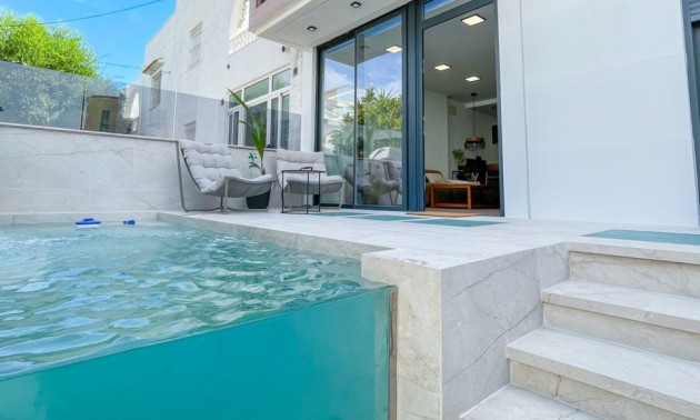 Villa - zum Verkauf - Torrevieja - Torrevieja Centro