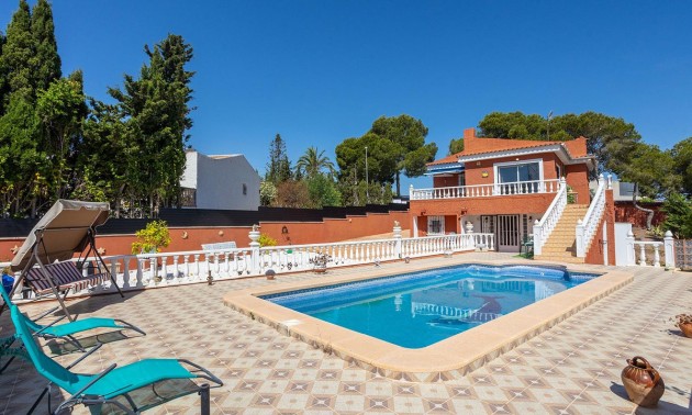 Villa - zum Verkauf - Torrevieja - Torrevieja Centro