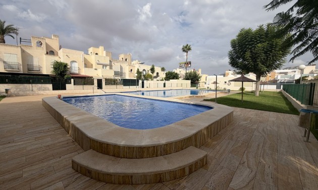 Villa - zum Verkauf - Torrevieja - Torrevieja Centro