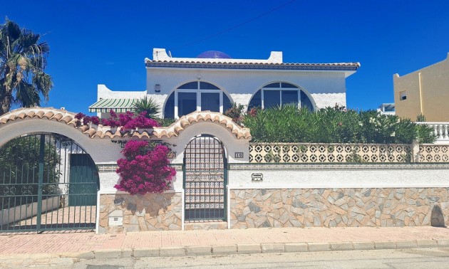 Villa - zum Verkauf - Villamartin - Blue Lagoon
