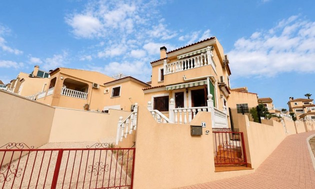 Villa - zum Verkauf - Villamartin - Villamartin
