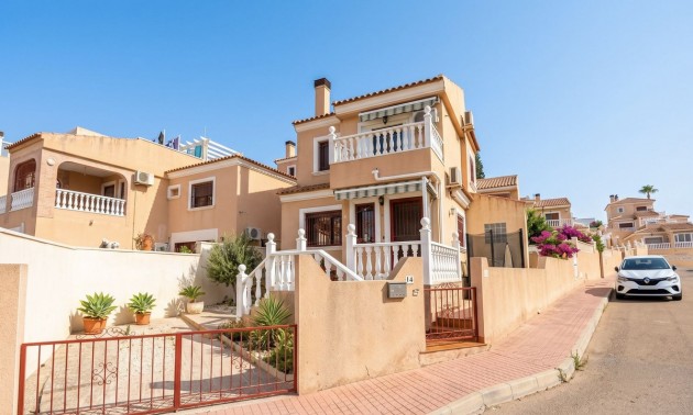 Villa - zum Verkauf - Villamartin - Villamartin