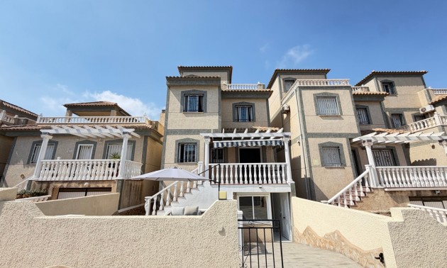 Villa - zum Verkauf - Villamartin - Villamartin