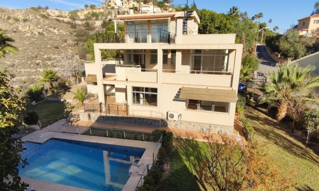 Villa -  -  - 