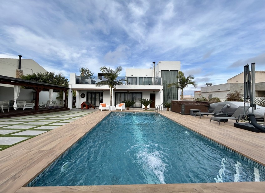  - Villa - 