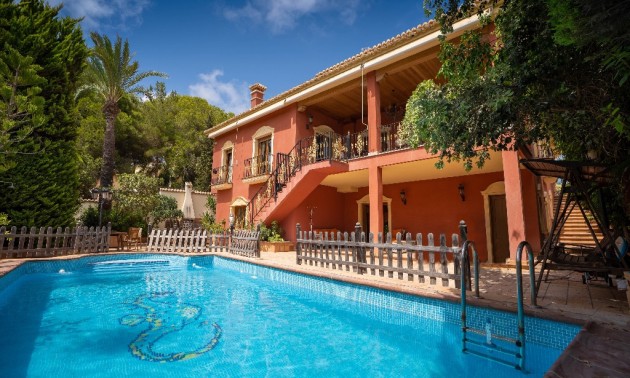 Villa -  -  - 