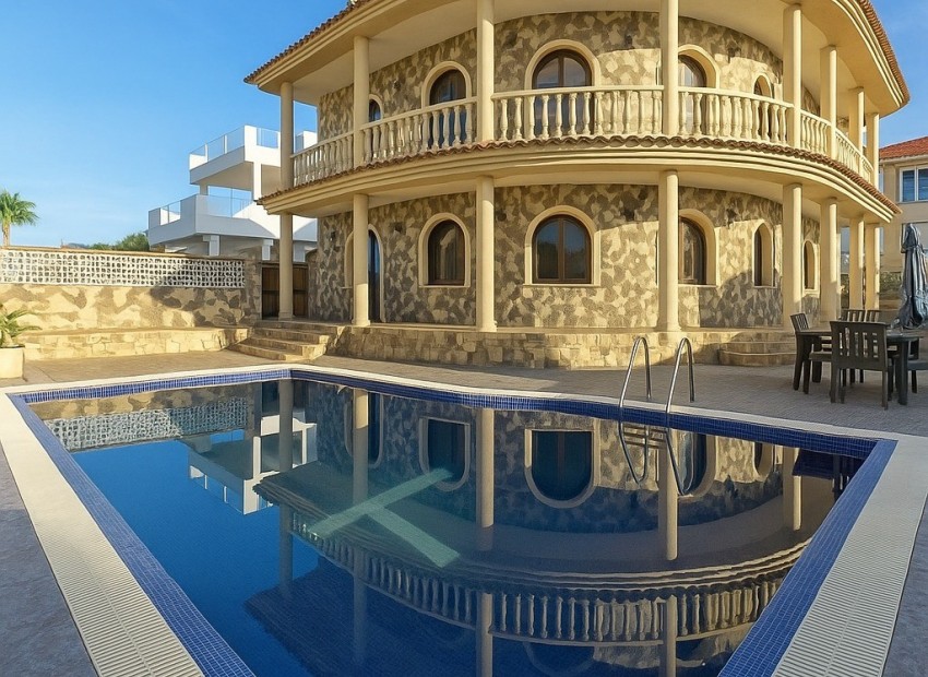  - Villa - 