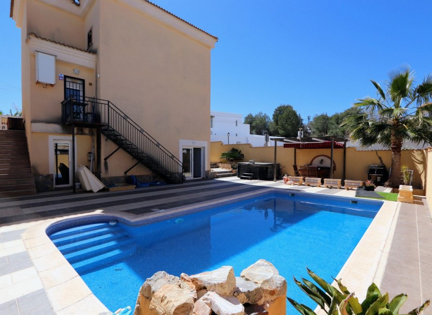  - Villa - 