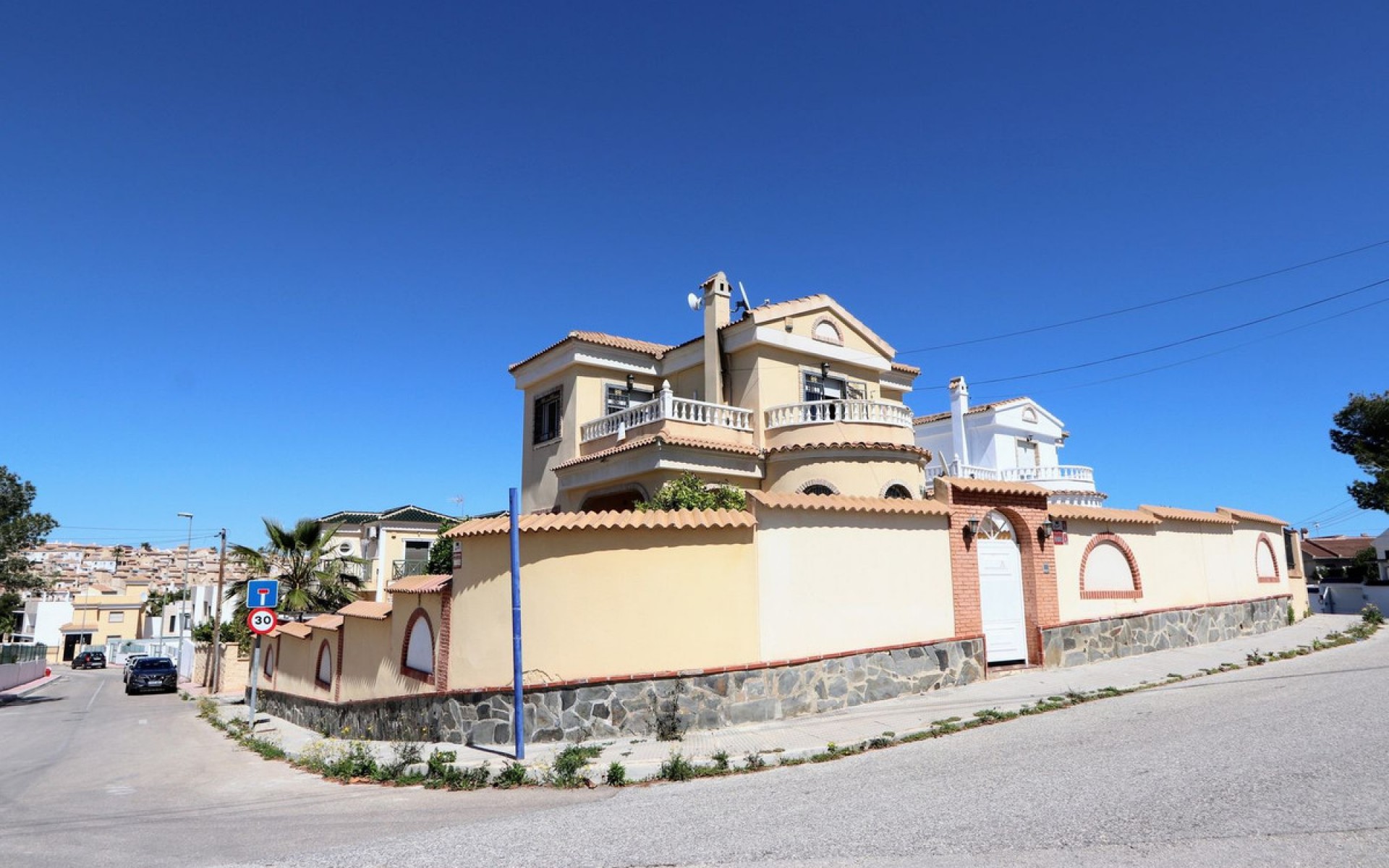  - Villa - 