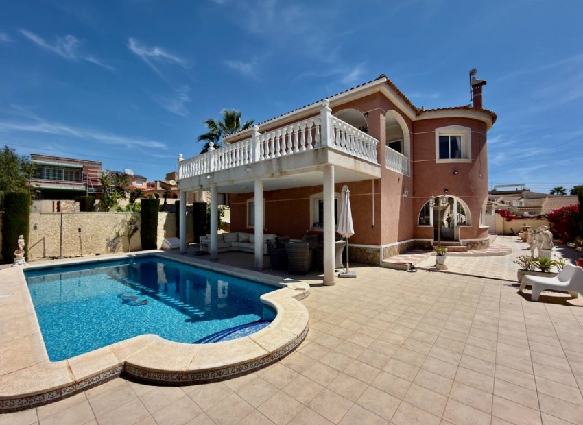  - Villa - 