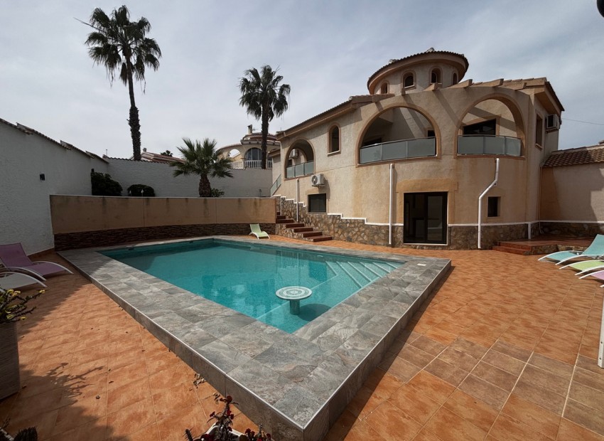  - Villa - 