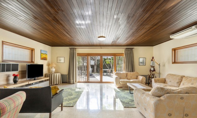 Villa -  -  - 