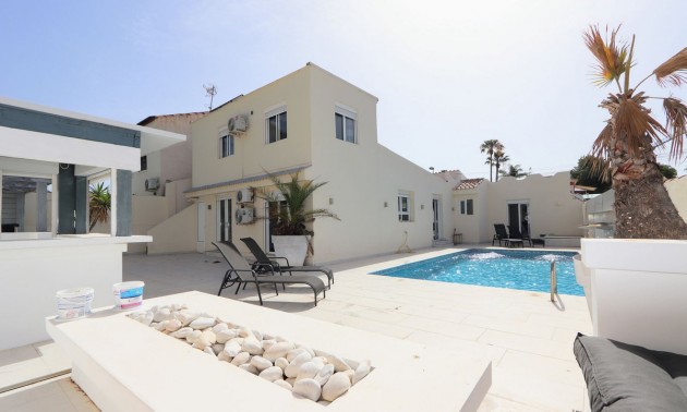 Villa -  -  - 