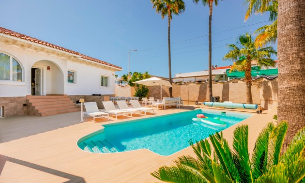 Villa -  -  - 