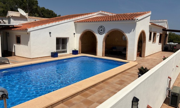 Villa -  -  - 