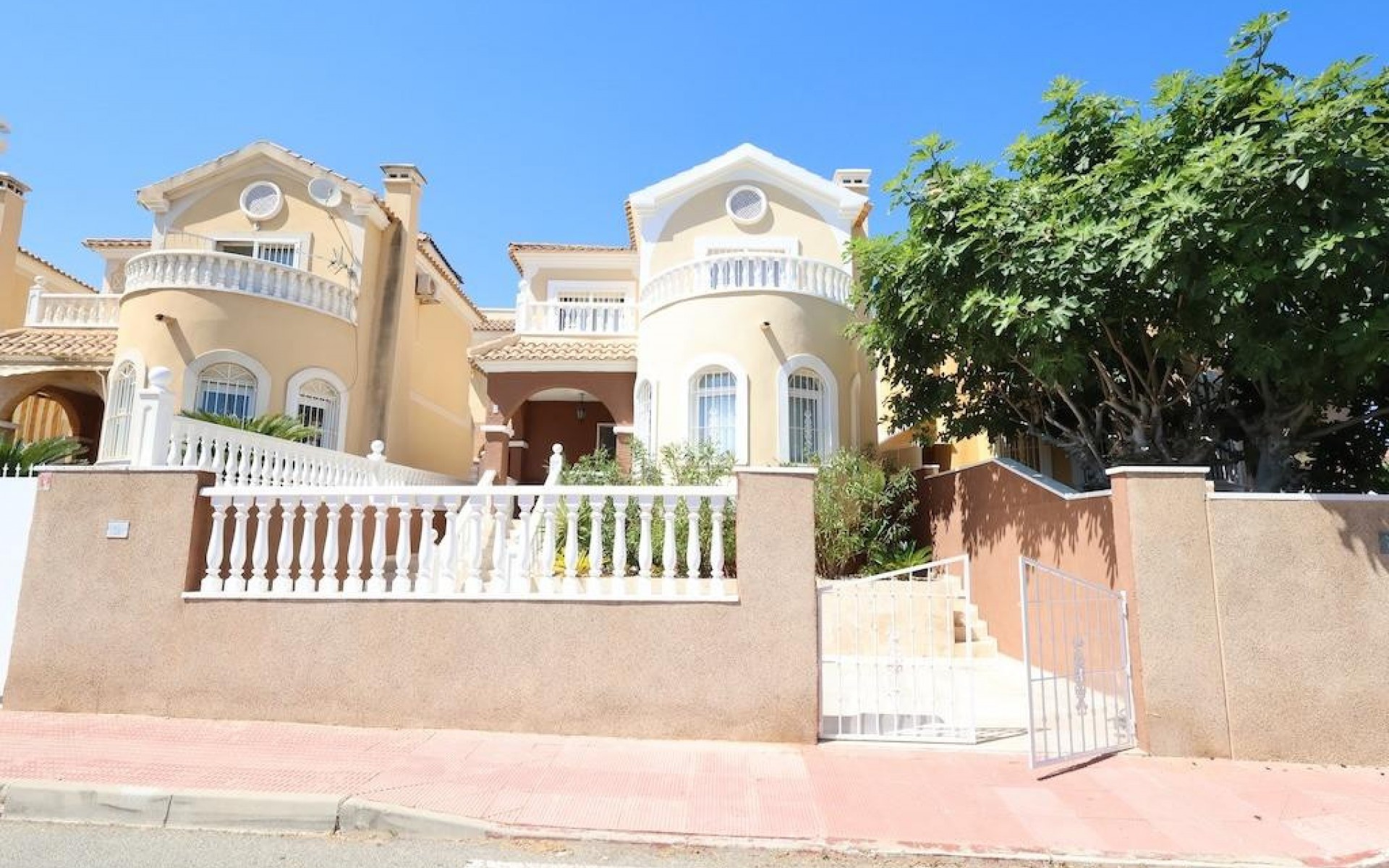  - Villa - 