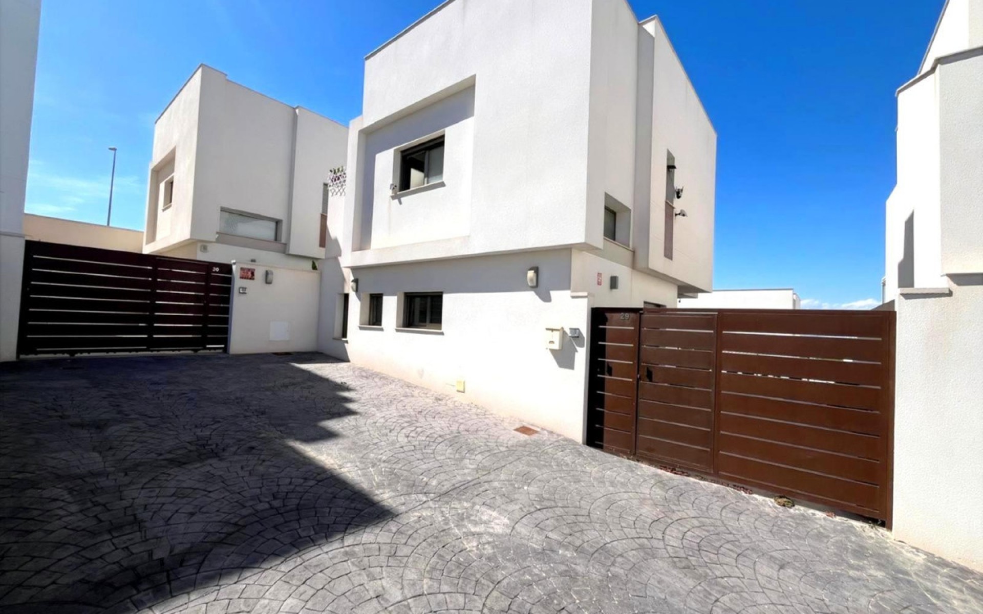  - Villa - 