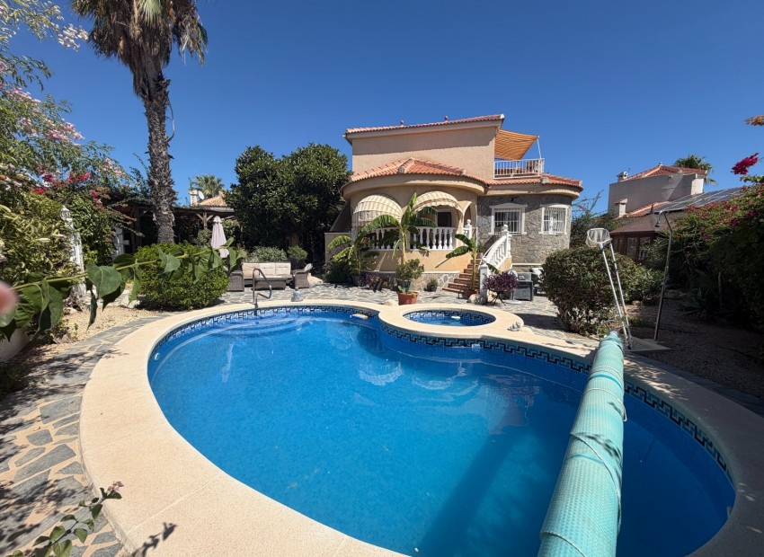  - Villa - 