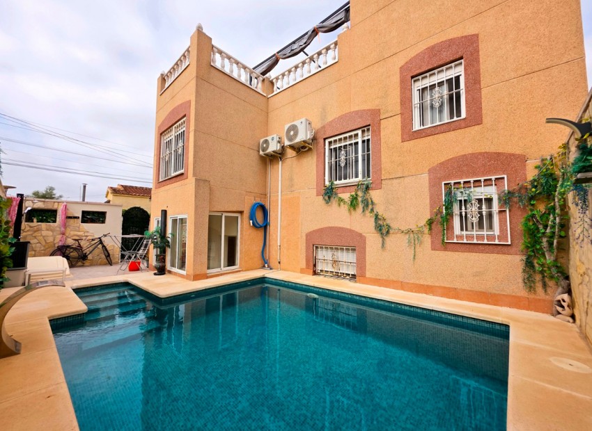  - Villa - 