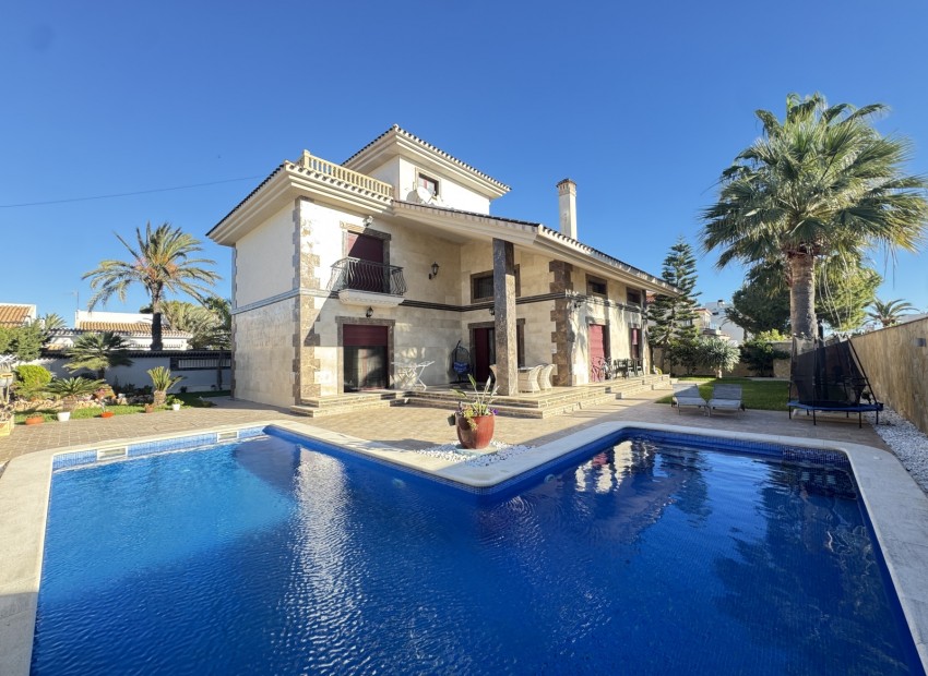 zum Verkauf - Villa - Cabo Roig