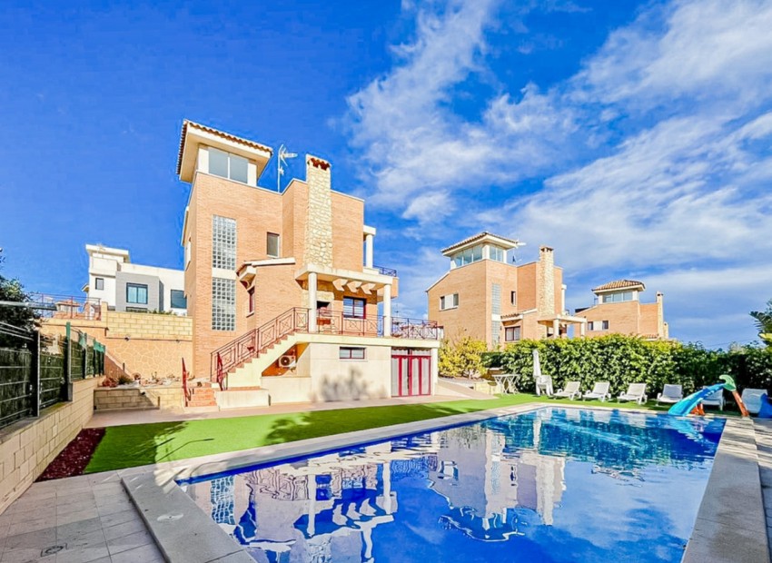 zum Verkauf - Villa - La Nucia - La Nucia Centro