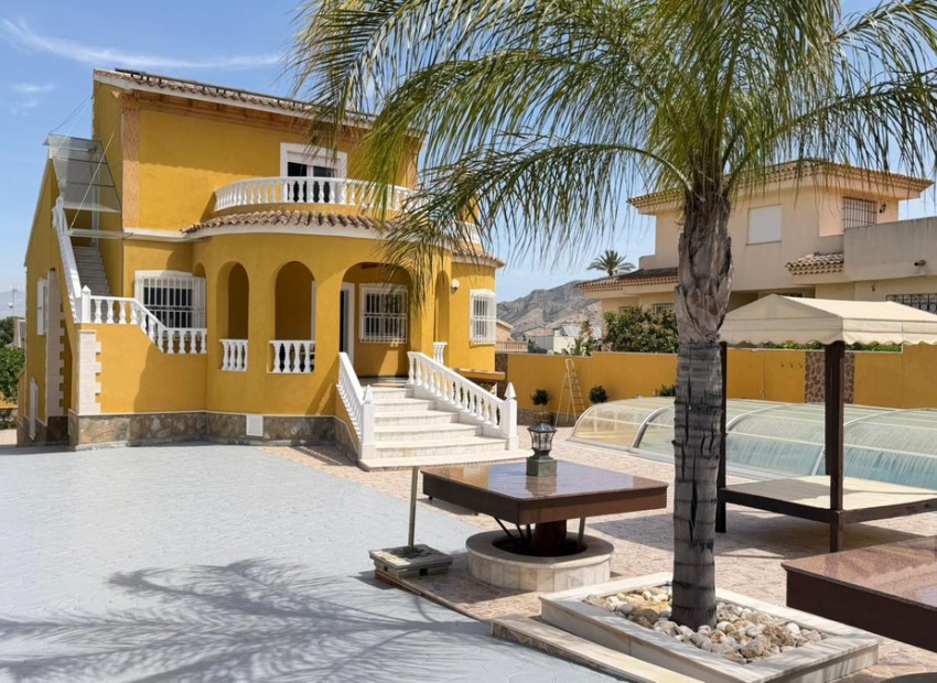 zum Verkauf - Villa - Orihuela - Orihuela Centro