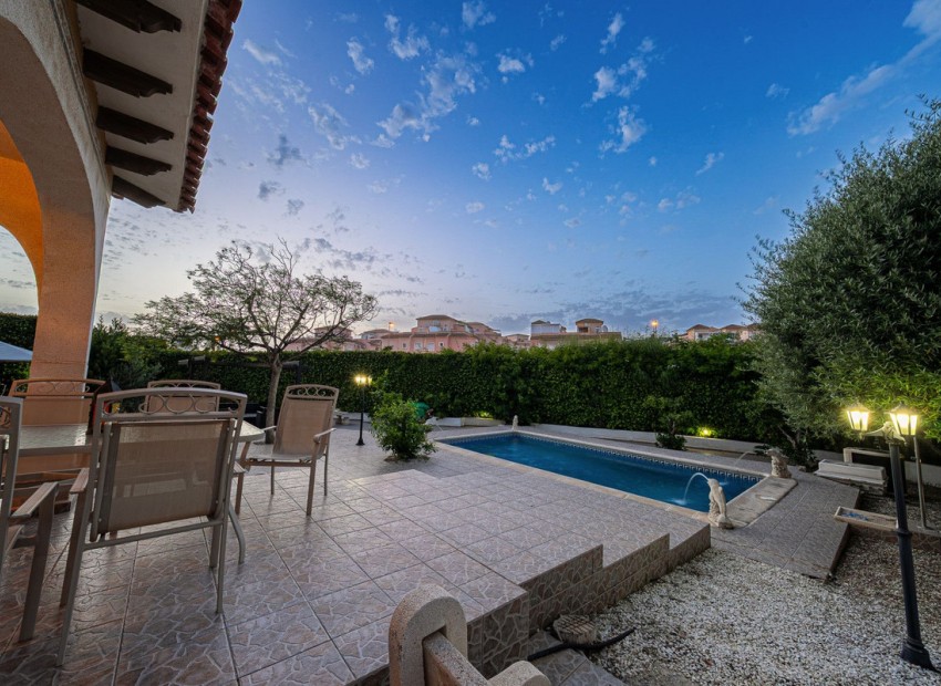 zum Verkauf - Villa - Orihuela - Orihuela Costa