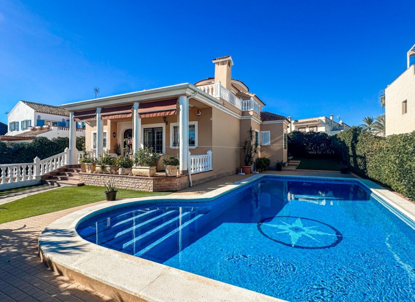 zum Verkauf - Villa - Torrevieja - La Mata