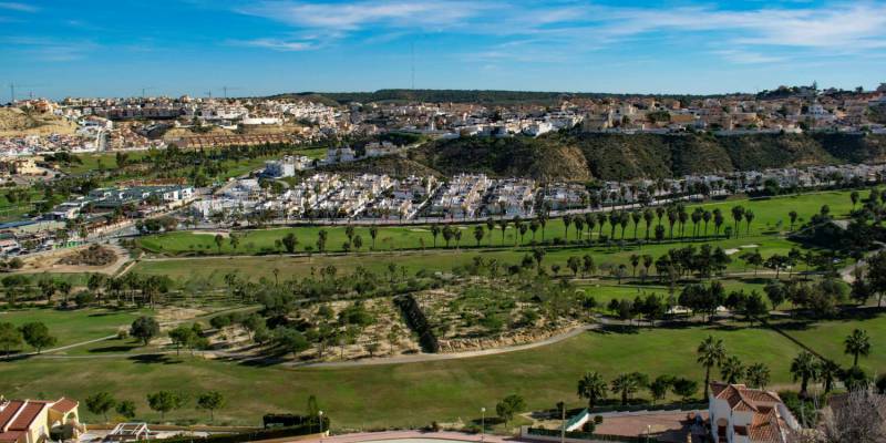 Mycket upphetsade kunder från England avslutade på sin fantastiska villa med utsikt över golfbanan i Ciudad Quesada