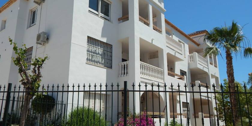 Robbie Robson - mycket nöjd med sitt köp i Villamartin