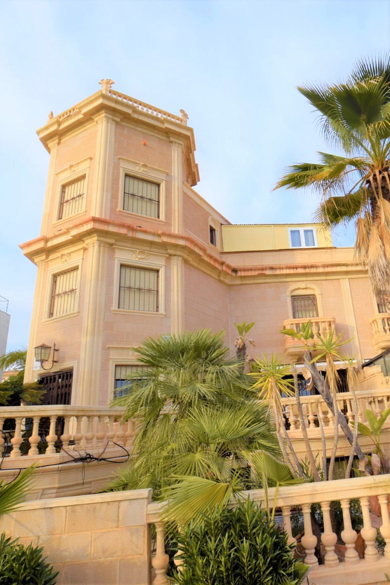 Villa in Guardamar del Segura - Image 2