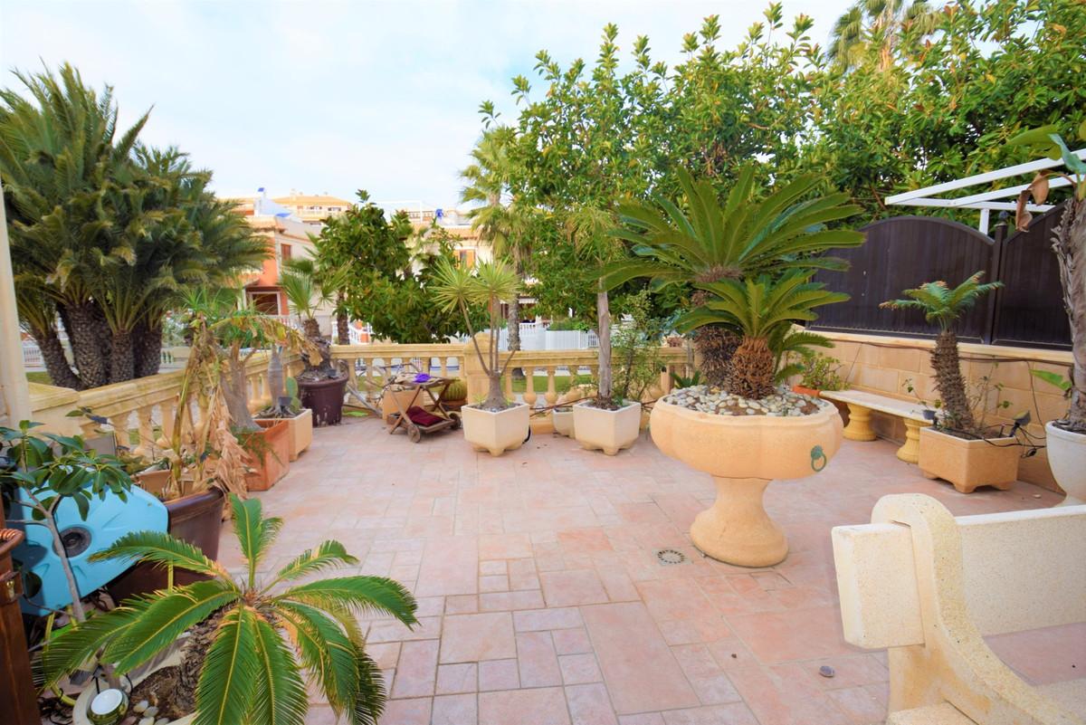 Villa in Guardamar del Segura - Image 4