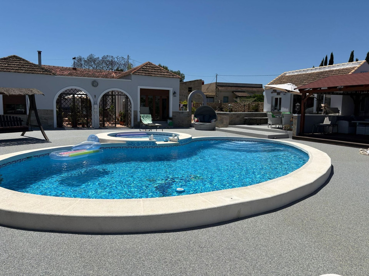 Villa in Jacarilla - view 1