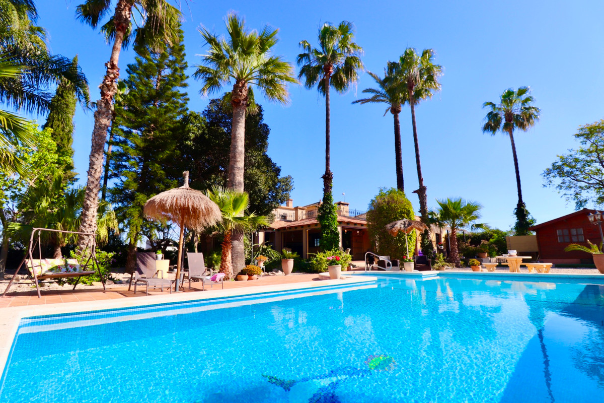 Villa in Heredades - view 1