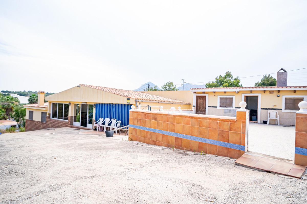 House in La Nucia - view 1