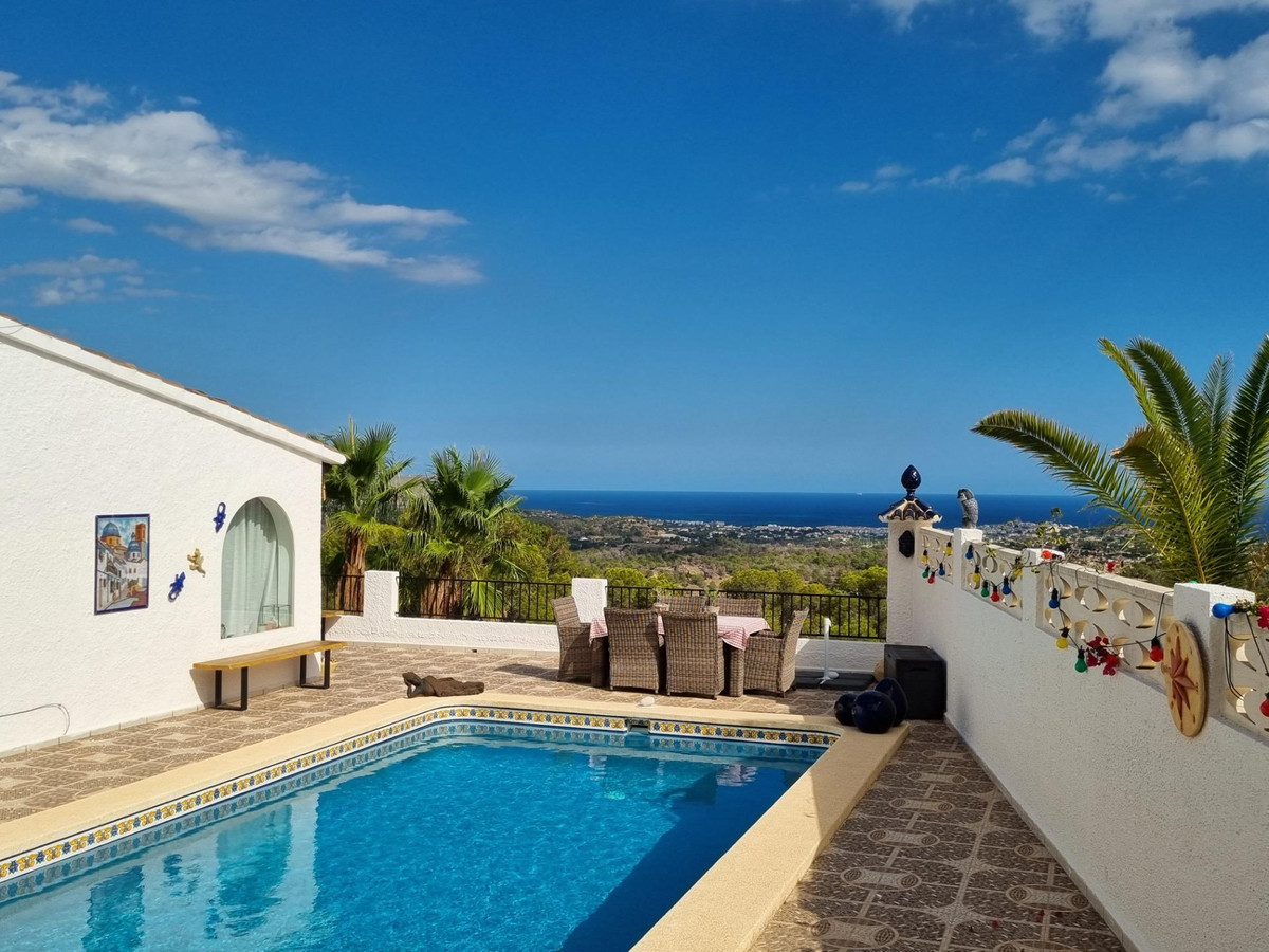 Villa in La Nucia - view 1