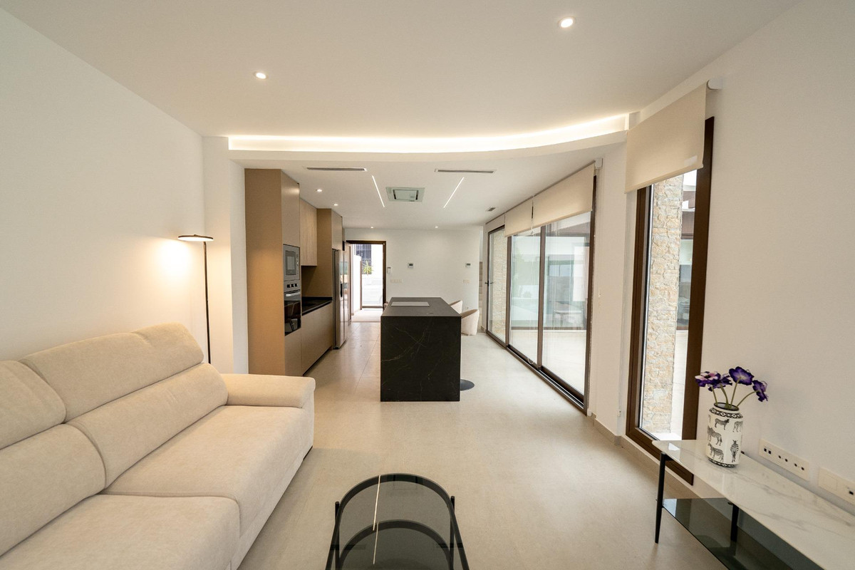 Villa in Almoradi - Image 2